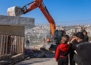 Israel Memaksa Warga Al-Quds (Yerusalem) untuk Menghancurkan Properti Pribadi di Issawiya