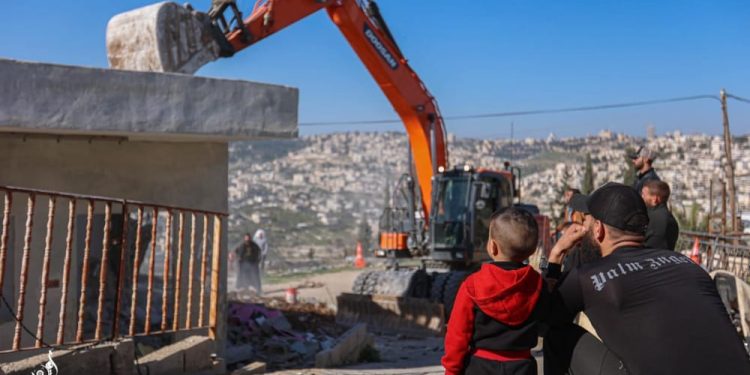 Israel Memaksa Warga Al-Quds (Yerusalem) untuk Menghancurkan Properti Pribadi di Issawiya