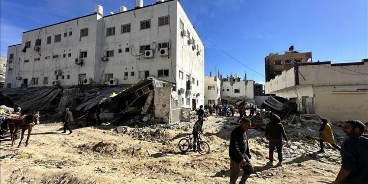 4 Petugas Medis Terluka saat Tentara Israel Menembaki Rumah Sakit di Gaza Utara