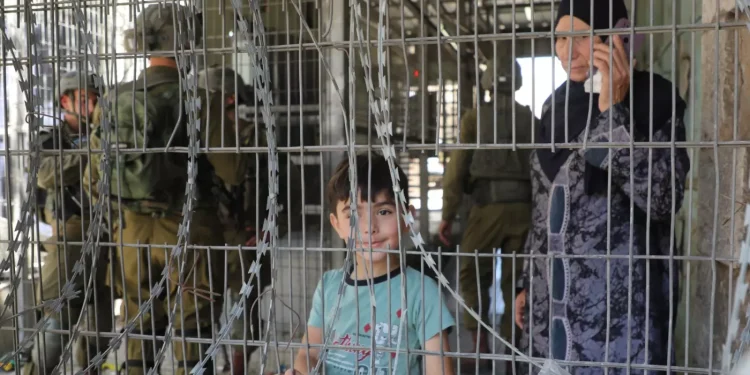 Warga Palestina di Kota Tua Al-Khalil (Hebron) Terjebak akibat Pembatasan Israel yang Kian Ketat