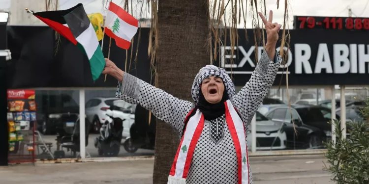 Para Pengungsi Berbondong-bondong ke Selatan Setelah Gencatan Senjata Berlaku