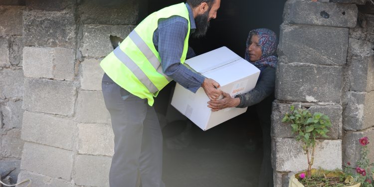 Adara Salurkan Bantuan Sembako dan Uang Tunai untuk 90 Keluarga Yatim dan Membutuhkan di Kota Yatta, Tepi Barat