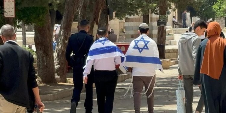 Puluhan Pemukim Yahudi Menodai Masjid Al-Aqsa