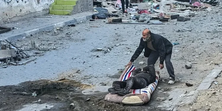 Update Hari ke-439: Israel Membunuh 8 orang di Dekat Rumah Sakit Gaza