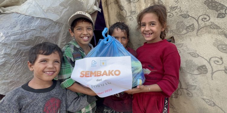 Penuhi Kebutuhan Pangan Para Pengungsi di Musim Dingin, Adara Kirimkan Sembako untuk 76 Keluarga di Khan Younis
