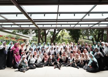Foto bersama 19 Komunitas Adara Relief International dalam Rapat Koordinasi Komunitas 2025 yang dilaksanakan di Jakarta.