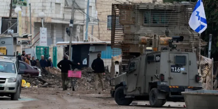 Serangan Militer Israel di Jenin,  Warga Palestina Berdarah-darah di Jalan