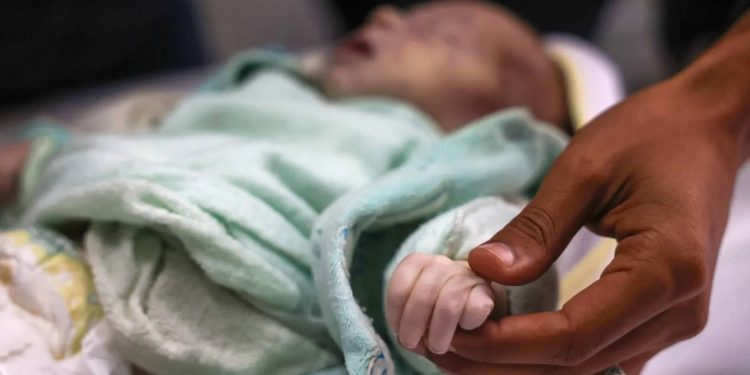 Tiga Bayi Baru Lahir Meninggal karena Kedinginan di Gaza, Jumlah Syuhada Terus Bertambah di Bawah Reruntuhan
