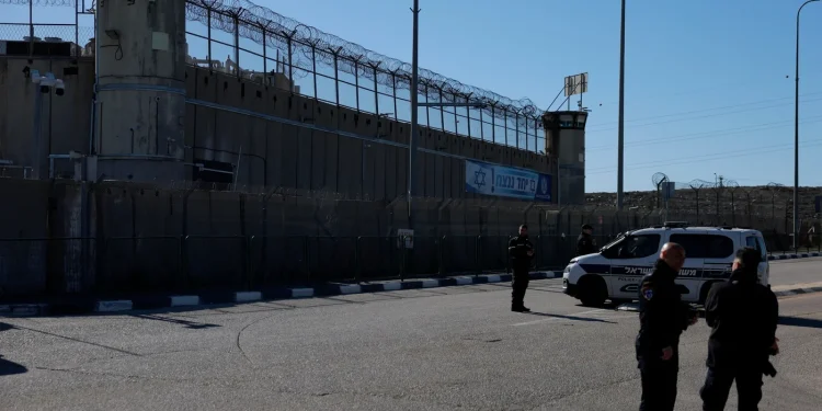 Warga Palestina Mengaku Disiram Asam oleh Interogator Israel saat Disiksa