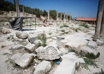 Puluhan Pemukim Israel Menyerbu Situs Arkeologi Sebastia