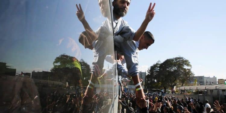 Freedom from Graveyards for The Living: Momen Pembebasan Tawanan Palestina dari Kekejaman Penjara Israel