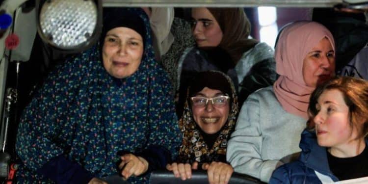 Freedom from Graveyards for The Living: Momen Pembebasan Tawanan Palestina dari Kekejaman Penjara Israel