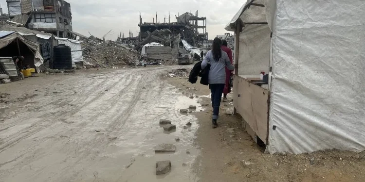 Hujan Lebat Melanda, Tenda-tenda Pengungsian Gaza Terendam Banjir