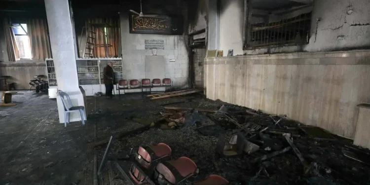 Pasukan Israel Membakar Masjid di Nablus saat Waktu Salat Subuh