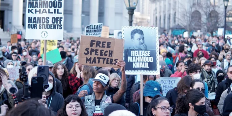Mahmoud Khalil, Seorang Aktivis Mahasiswa, Terancam Dideportasi dari AS karena Mendukung Palestina