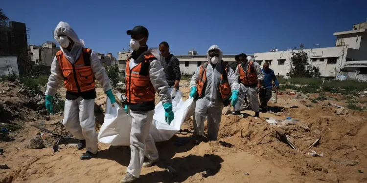 Tim Pertahanan Sipil Palestina Menemukan 61 Jenazah di Halaman Rumah Sakit Al-Shifa, Gaza