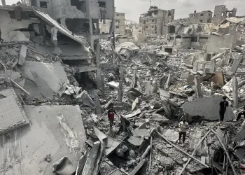 Pasukan Israel Menghancurkan Bangunan di Zona Penyangga Gaza Selatan