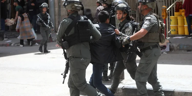 Tentara Israel Tangkap Anak Palestina Usia 12 Tahun untuk Tekan Ayahnya Menyerahkan Diri