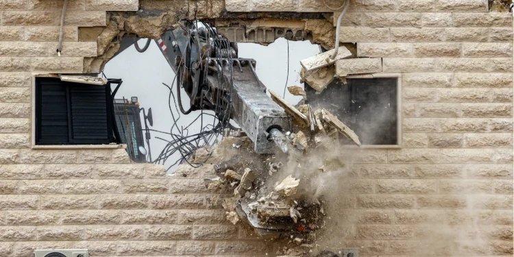 Seorang Lansia Palestina Meninggal setelah Dianiaya Tentara Israel saat Rumahnya Dihancurkan