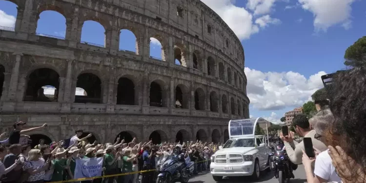 Popemobile Paus Fransiskus Diubah Jadi Klinik Keliling untuk Anak-Anak Gaza