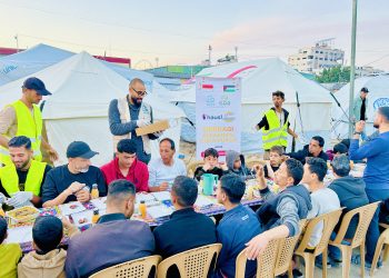 Senyum Terkembang di Meja Panjang, 266 Keluarga di Gaza Utara Terima Makanan Siap Saji yang Adara Salurkan di Bulan Ramadhan