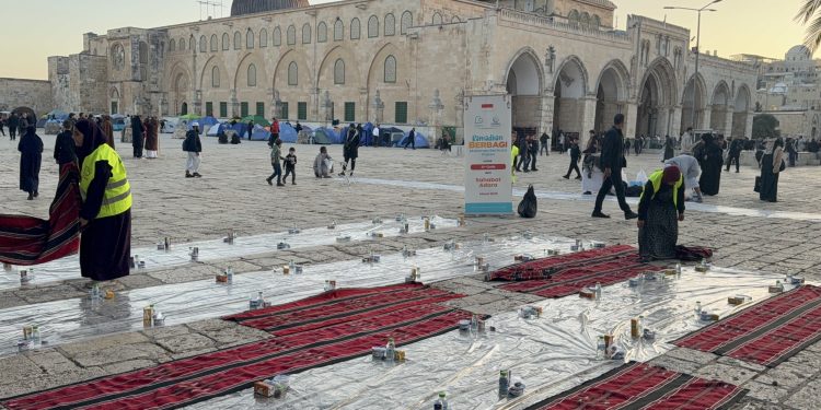 Adara Menggelar Ifthar Jama’i di Masjid Al-Aqsa Bersama 300 Orang Warga Al-Quds