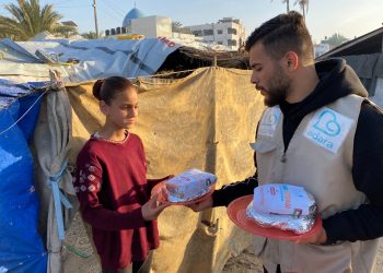 Adara Salurkan Makanan Berbuka Puasa untuk 11.600 Pengungsi di Gaza Tengah