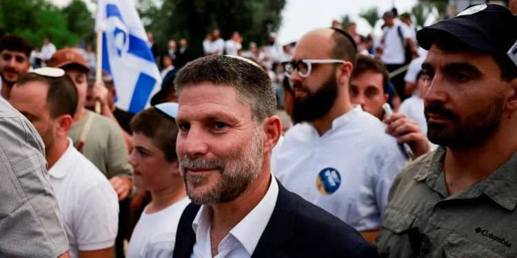 Smotrich Menyerukan untuk ‘Membangun Kembali Kuil’ di Masjid Al-Aqsa Selama Perayaan Hari Yerusalem