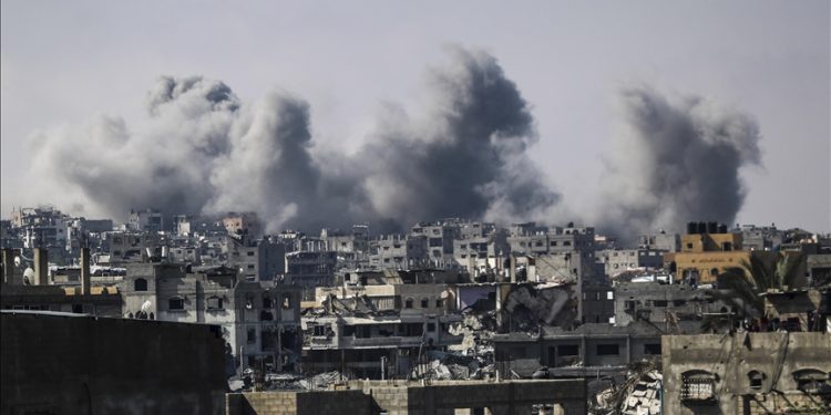 Israel Lanjutkan Pembantaian di Gaza: Sekolah, Rumah, dan Restoran Jadi Sasaran