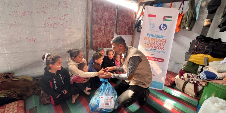 Kuatkan Keluarga Yatim di Bulan Ramadhan, Adara Salurkan Bantuan Bahan Pokok untuk 145 Keluarga Yatim di Khan Yunis dan Deir Balah