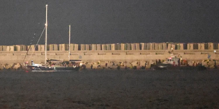 Israel Deportasi Aktivis Kapal Bantuan ke Gaza