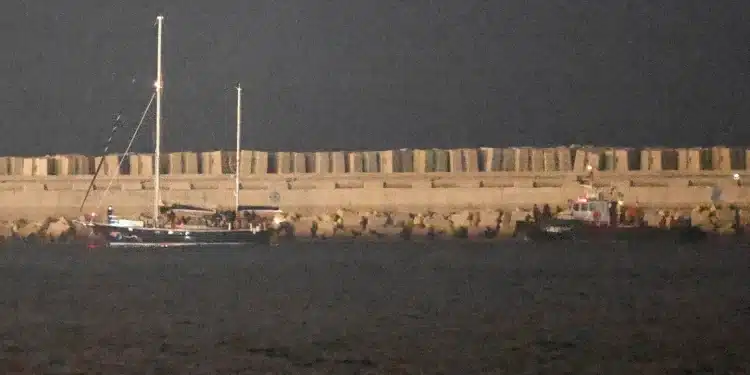 Israel Deportasi Aktivis Kapal Bantuan ke Gaza