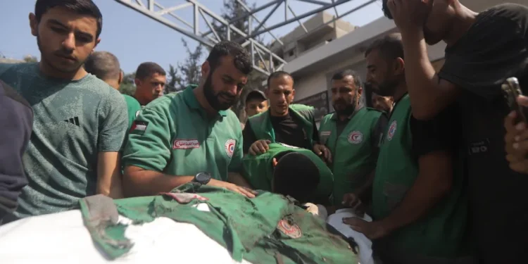 Serangan Udara Israel Membunuh Tiga Tenaga Medis dan Dua Jurnalis di Gaza