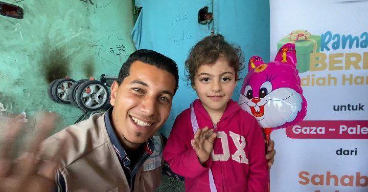 Basuh Luka Anak-Anak Gaza, Adara Menyalurkan Hadiah Hari Raya Bagi 300 Anak di Gaza Utara