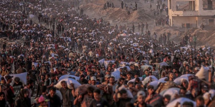 Pertahanan Sipil: Pendudukan Israel Intensifkan Pengeboman terhadap Pengungsi di Gaza