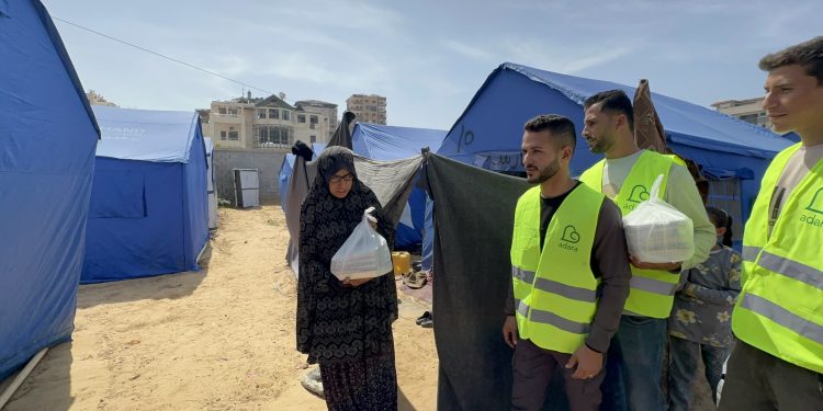 Bawa Harapan di Ramadhan, Adara Bantu Ribuan Warga Gaza dengan Paket Berbuka