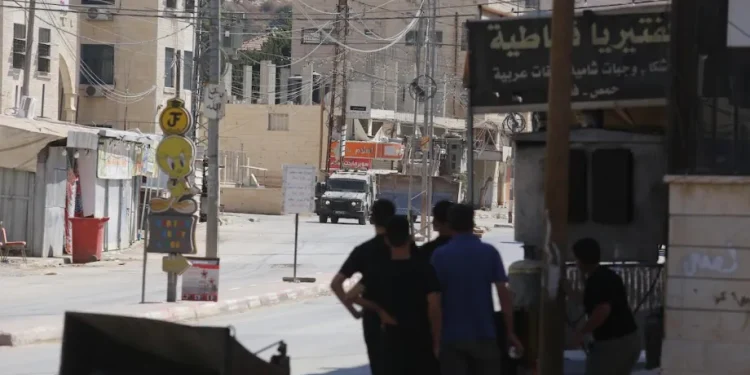 Israel Tangkap 30 Warga Palestina di Tepi Barat: Total Tawanan Capai 18.000 Orang