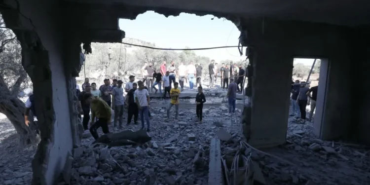 Israel Hancurkan Tiga Rumah Warga Palestina di Qabatiya, Tepi Barat