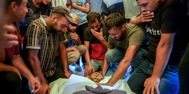 Akibat Dilaparkan, Pekerja Kemanusiaan dan Jurnalis di Gaza Berguguran di Tengah Kepungan