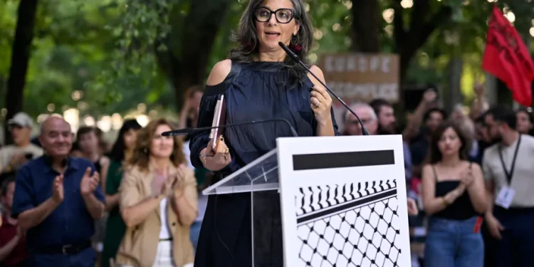 BBPapor Khusus Perserikatan Bangsa-Bangsa (PBB) untuk situasi hak asai manusia di wilayah Palestina, Francesca Albanese, menghadiri unjuk rasa menentang serangan Israel di Gaza, di Madrid, Spanyol, pada 23 Juni 2025 [Dok. MEMO]