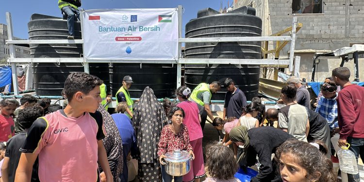 Krisis Air di Gaza: Adara Salurkan Air Bersih untuk Ribuan Warga Deir Balah