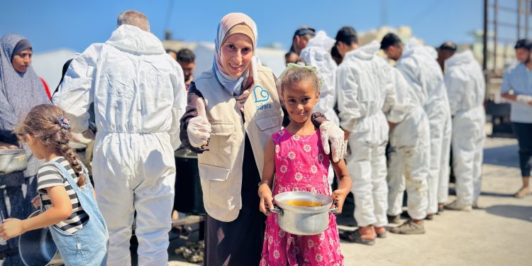 Hangatkan Hati, Makanan Siap Saji yang Adara Bagikan Beri Manfaat Bagi 1.700 Orang di Khan Yunis dan 859 Orang di Gaza Utara