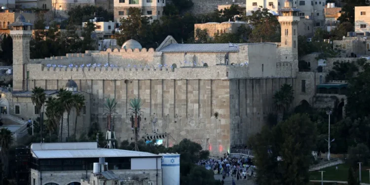Israel Kuasai Atap Halaman Dalam Masjid Ibrahimi
