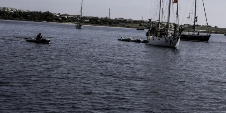 Pemandangan umum kapal-kapal yang berlabuh di sebuah teluk di lepas pantai Italia, sementara Armada Sumud Global melanjutkan persiapan keberangkatan menuju Kreta, Yunani, pada 16 September 2025. [Niccolo Celesti - Anadolu Agency] Pemandangan umum kapal-kapal yang berlabuh di sebuah teluk di lepas pantai Italia, sementara Armada Sumud Global melanjutkan persiapan keberangkatan menuju Kreta, Yunani, pada 16 September 2025. [Niccolo Celesti – Anadolu Agency]