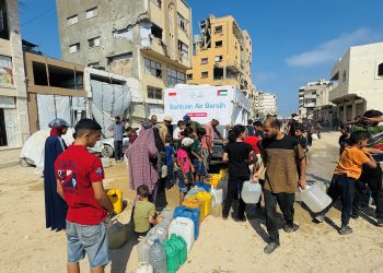 Tetesan Kemanusiaan di Tengah Genosida: Gaza Terima Bantuan Air Bersih