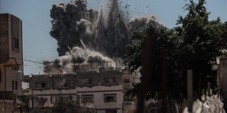 Israel Hancurkan Lagi Gedung Tinggi di Gaza, Ribuan Warga Terpaksa Mengungsi