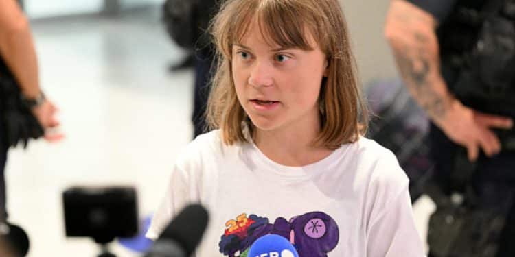 Thunberg adalah aktivis paling terkenal yang terlibat dalam upaya mematahkan pengepungan Israel di Gaza [Getty]