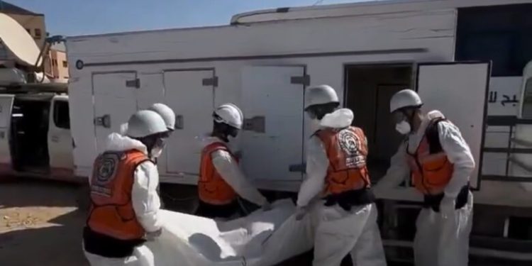 Hamas Serahkan Jenazah Tawanan Israel, Sementara Israel Kembalikan Puluhan Jenazah Warga Palestina yang Disiksa