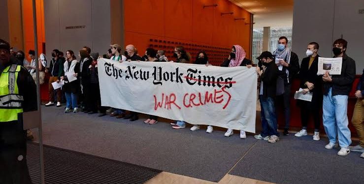 300 Penulis Boikot The New York Times karena Bias terhadap Palestina
