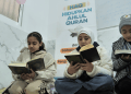 Anak-anak Palestina di kamp pengungsian di Lebanon sedang fokus menghafal Al Quran meski di tengah berbagai keterbatasan dan tantangan [Dok. Penyaluran Program HAQ Adara, 2025]